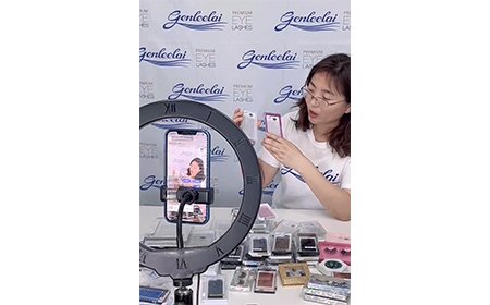 Personal package for pre made fan lashes  Logo box in normal size box, XL size box ,  120 fans, 200 fans, 400 fans can be put onto personal logo box, which do you like? 